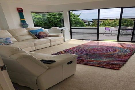 Photo of property in 1/7 Calypso Place, Rothesay Bay, Auckland, 0630