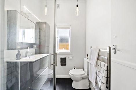 Photo of property in 7 Cruickshank Street, Kilbirnie, Wellington, 6022