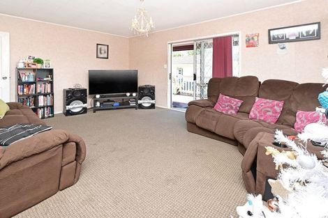 Photo of property in 5 Bundena Place, Clendon Park, Auckland, 2103