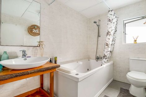 Photo of property in 318 Inland Road, Helensville, 0875