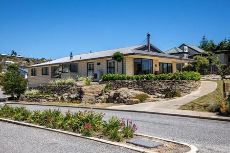 Photo of property in 2 Hart Place, Bridge Hill, Alexandra, 9320