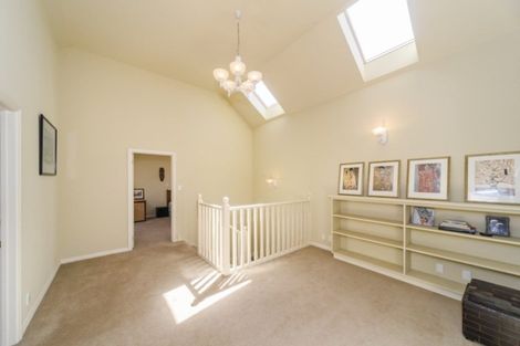 Photo of property in 8 Kowhai Avenue, Takaro, Palmerston North, 4410