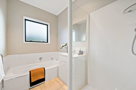 Photo of property in 11 Sunvista Avenue, Oteha, Auckland, 0632