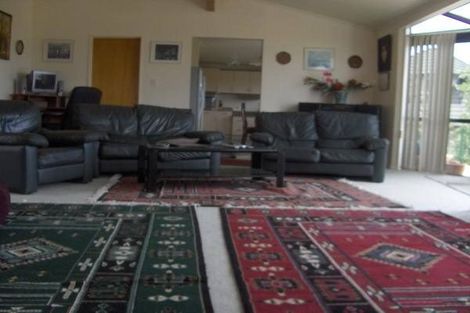 Photo of property in 28 Ronald Macken Place, Windsor Park, Auckland, 0632