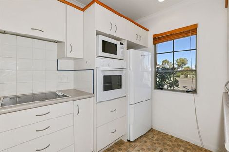 Photo of property in 19 Lakeridge Close, Rangatira Park, Taupo, 3330