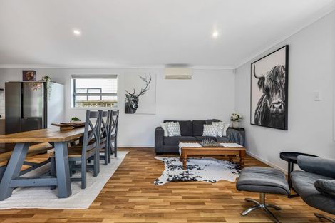 Photo of property in 107 Kenmore Street, Newlands, Wellington, 6037