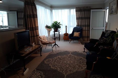 Photo of property in 6 Omata Road, Westown, New Plymouth, 4310