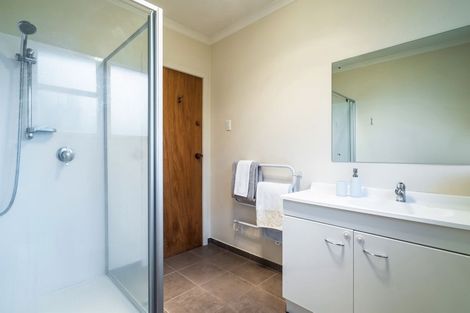 Photo of property in 2 Nutsey Avenue, Northcote, Auckland, 0627