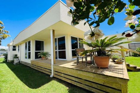 Photo of property in 90 Victoria Street, Coromandel, 3506