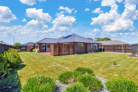 Photo of property in 9 Walnut Way, Rangiora, 7400