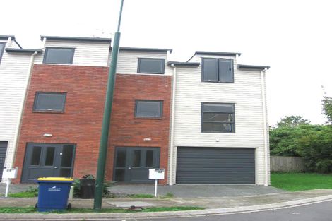 Photo of property in 30 Verdale Circle, Glen Eden, Auckland, 0602