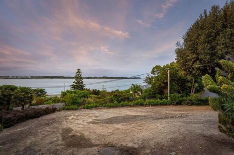 Photo of property in 2/4 The Brae, Mount Pleasant, Christchurch, 8081