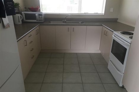 Photo of property in 2/36 Elizabeth Drive, West Harbour, Auckland, 0618