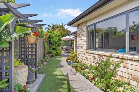 Photo of property in 14 Putaka Place, Papamoa Beach, Papamoa, 3118