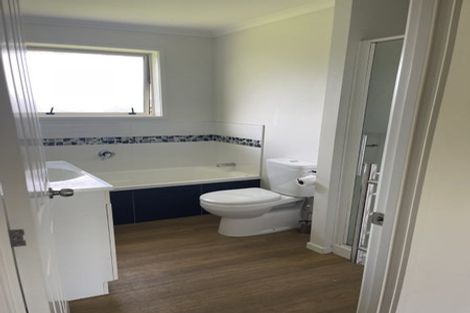 Photo of property in 43 Tawa Road, Kumeu, 0891