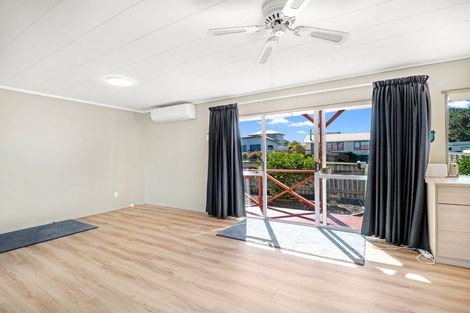 Photo of property in 10 Taonui Street, Waitarere Beach, Levin, 5510