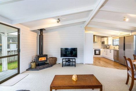 Photo of property in 100 Sturges Road, Henderson, Auckland, 0612