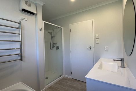 Photo of property in 27 Mokau Place, Terrace End, Palmerston North, 4410