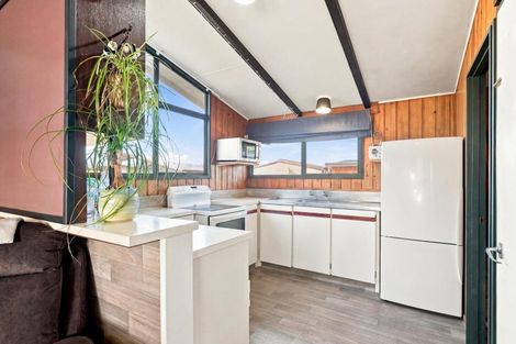 Photo of property in 33 Tongariro Street, Castlecliff, Whanganui, 4501