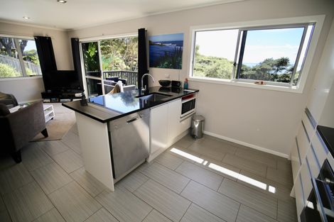 Photo of property in 33 Whaanga Road, Raglan, 3297