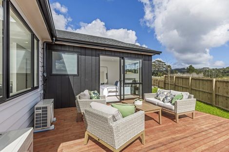 Photo of property in 3 Kiokio Place, Swanson, Auckland, 0614