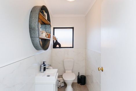 Photo of property in 2 Alpine Grove, Kelvin Grove, Palmerston North, 4414