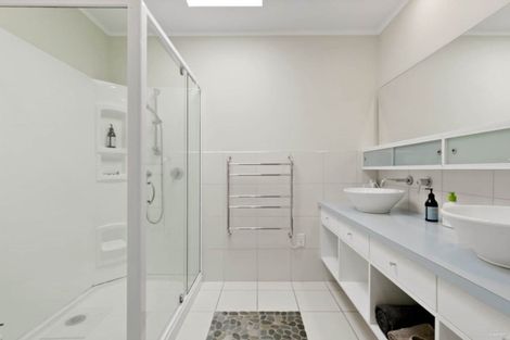 Photo of property in 27 Mcmillan Place, Mellons Bay, Auckland, 2014