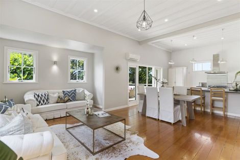 Photo of property in 30 Rutland Road, Stanley Point, Auckland, 0624