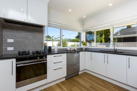 Photo of property in 16 Comeskey Grove, Elderslea, Upper Hutt, 5018