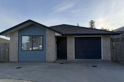 Photo of property in 16 Kawariki Road, Helensville, 0800