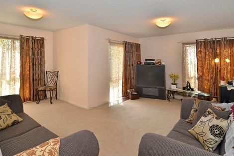 Photo of property in 2/30 Redoubt Road, Goodwood Heights, Auckland, 2105