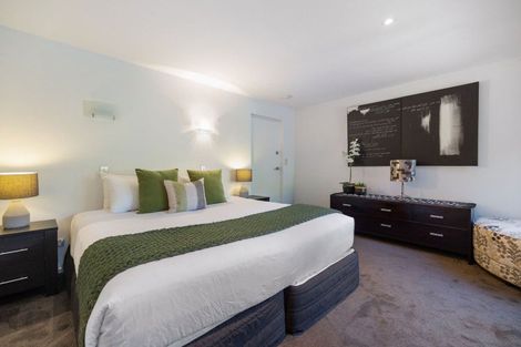 Photo of property in 6 Whitbourn Place, Fernhill, Queenstown, 9300