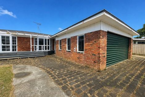 Photo of property in 43 Hallberry Road, Mangere East, Auckland, 2024