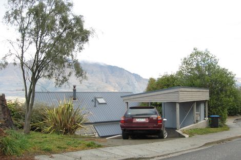 Photo of property in 8 Caples Place, Fernhill, Queenstown, 9300