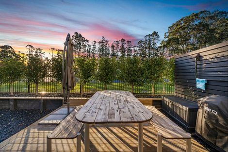 Photo of property in 3/111 Hobsonville Road, West Harbour, Auckland, 0618
