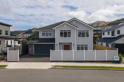 Photo of property in 28 Farnworth Terrace, Churton Park, Wellington, 6037
