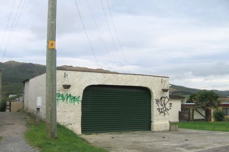 Photo of property in 25a Tremewan Street, Tawa, Wellington, 5028