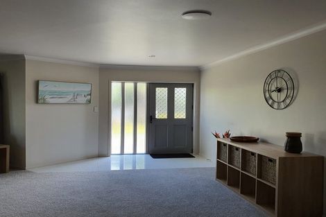 Photo of property in 5 Resolution Place, One Tree Point, 0118