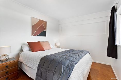 Photo of property in 14 Oaktree Avenue, Browns Bay, Auckland, 0630