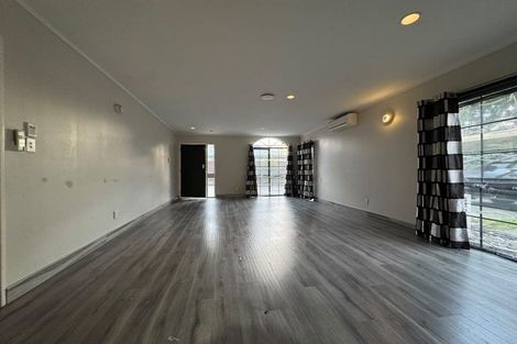 Photo of property in 25 Randwick Place, Randwick Park, Auckland, 2105