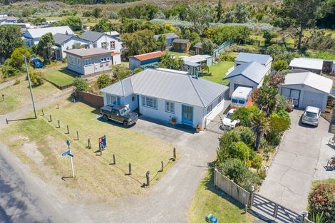 Photo of property in 78 Koputara Road, Himatangi Beach, Foxton, 4891