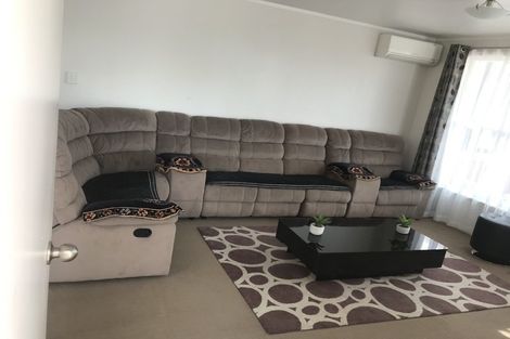 Photo of property in 11a Bamboo Grove, Kelston, Auckland, 0602