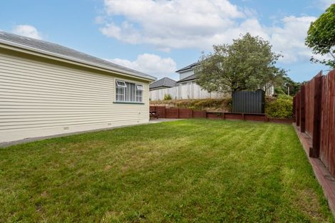 Photo of property in 37 Hampton Hill Road, Tawa, Wellington, 5028