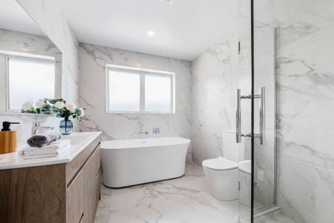 Photo of property in 25 Reserva Crescent, Kumeu, 0810