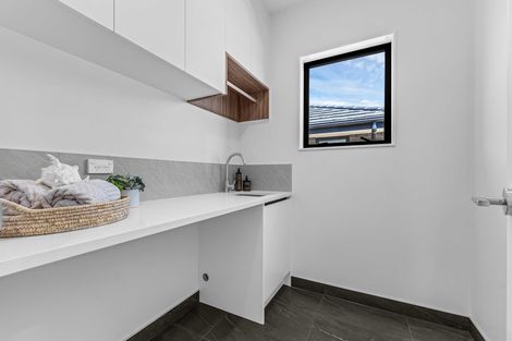 Photo of property in 27 Korowhiti Road, Clarks Beach, 2122