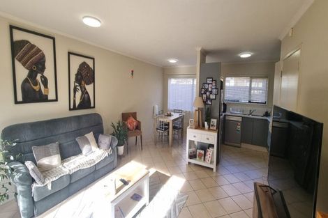 Photo of property in 47 Tiri Tiri Road, Birkdale, Auckland, 0626