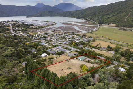 Photo of property in 9 Main Road, Havelock, 7100