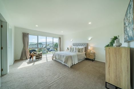 Photo of property in 12 Lanyon Place, Whitby, Porirua, 5024