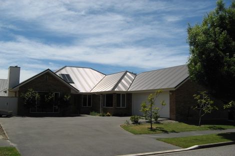 Photo of property in 5 Berkshire Drive Avonhead Christchurch City