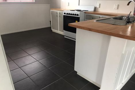 Photo of property in 12a Waiari Road, Conifer Grove, Takanini, 2112